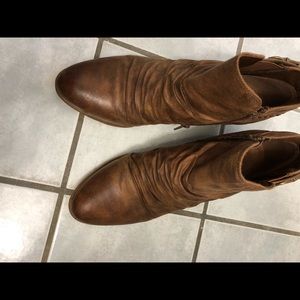 Baretraps tan booties size 9